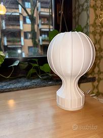 Lampada da tavolo moderna con nervature