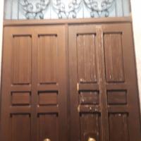 portone in legno a due ande con sopraluce 