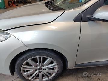 Parafango sinistro RENAULT MEGANE del 2011