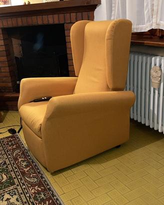 Poltrona relax reclinabile MAI UTILIZZATA