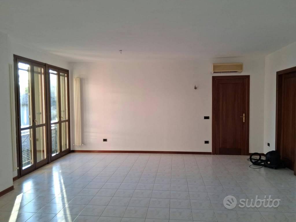 Appartamento – RE - Vista 3