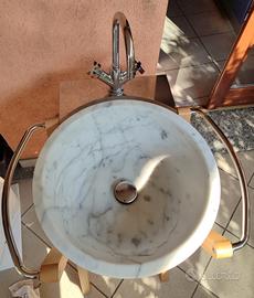 lavabo in marmo di Carrara
