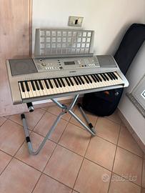 Pianola yamaha psr e303