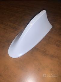 Antenna auto universale pinna di squalo bianca