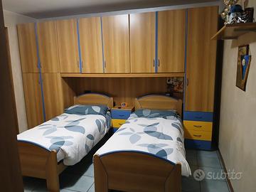 camera da letto completa compresa di letti e reti
