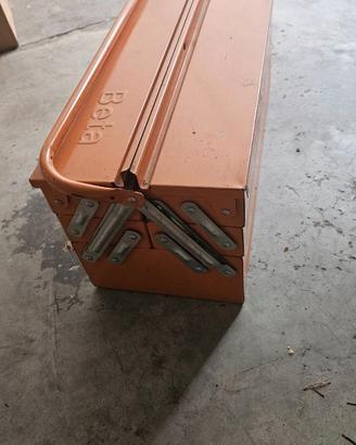 Casetta portatutto arancione marca Beta