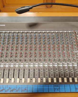 Mixer Behringer mx2442