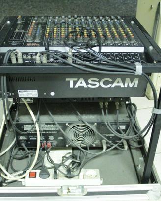 Mixer, equalizzatore e processore effetto digitale