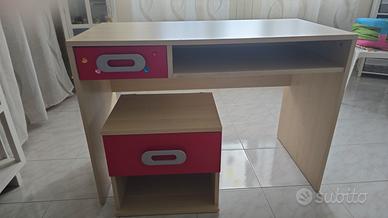 scrivania e comodino 