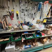 Utensili fai da te – cacciaviti, pinze, chiavi