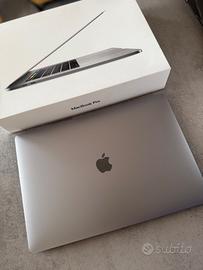 MacBook Pro 15" 2017 i7 16GB 512GB Radeon 560