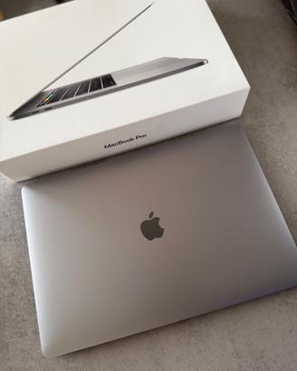 MacBook Pro 15" 2017 i7 16GB 512GB Radeon 560