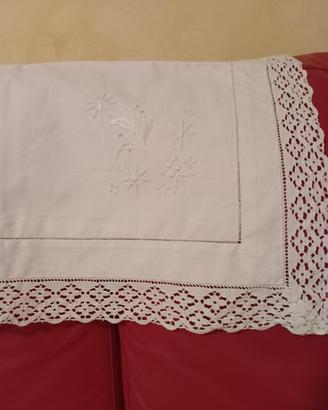 Lenzuolo matrimoniale ricamato 