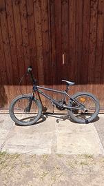 bicicletta BMX 