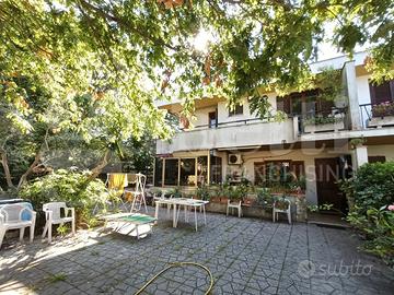 Villetta quadrifamiliare Anzio [Via Foscolo VRG]