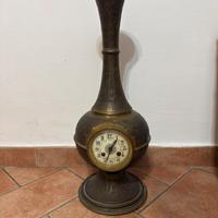 Orologio da tavolo antico design a vaso