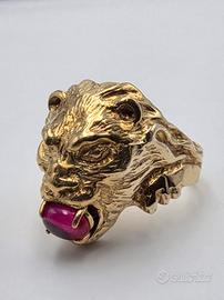 ANELLO UOMO LEONE ORO 19 g RUBINO 1 CARATO