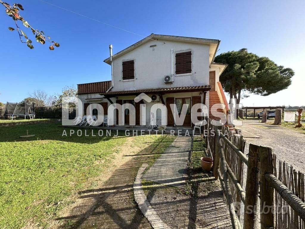 Rustico / Casale di 301 m² con più di 5 locali a C - Vista 2