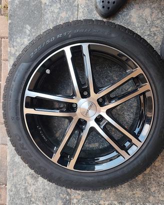 cerchi in lega completi di gomme da neve 