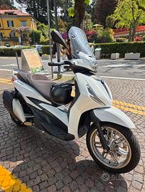 Scooter Piaggio Beverly 400 hpe 2023