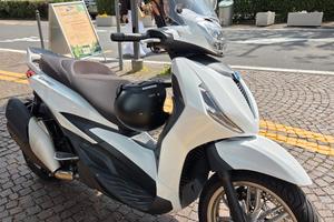 Scooter Piaggio Beverly 400 hpe 2023