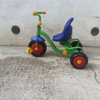 Triciclo a pedali