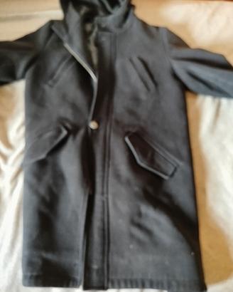 CAPPOTTO CON  CAPPUCCIO INTERNO TRAPUNTATO