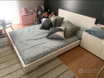 Lettino montessoriano e mobile porta giochi