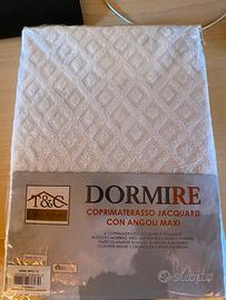 Coprimaterasso Jacquard con angoli maxi