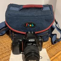 Nikon F50 con borsa