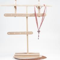 Girocollo con nastro e pendente in perline rosa e