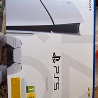 Play station ps5 con il disco con un gioco