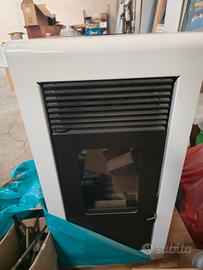 stufa a pellet con tubi coibentati