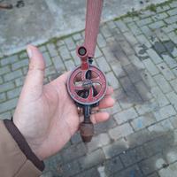 trapano a mano e attrezzo calzolaio 