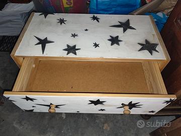 Cassettiera di legno