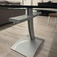 Tavolo rotondo in vetro di design contemporaneo