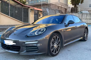 Porsche Panamera 4
