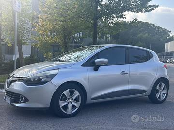 Renault Clio 1.2 75 CV Costume National – Navi Cru