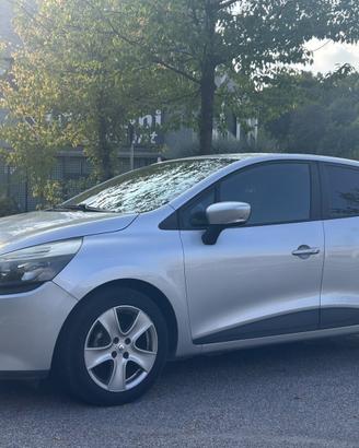 Renault Clio 1.2 75 CV Costume National – Navi Cru