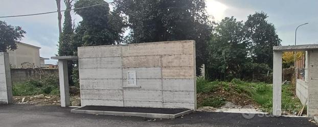 Terreno agricolo con muro di cinta