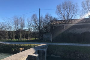 Rustico con annessi e terreno