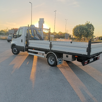 Iveco Daily 35-140 con gru e cassone fisso