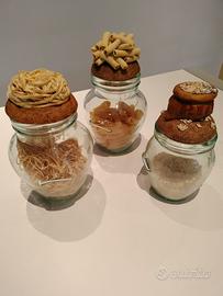 Vasi con decorazioni