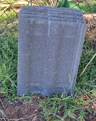 Tegole grige in cemento