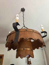 Lampadario e appliques in legno