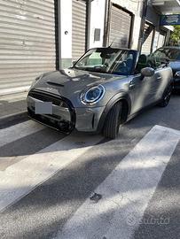 Privato vende