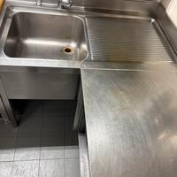 Lavandino professionale con doccia