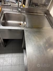 Lavandino professionale con doccia