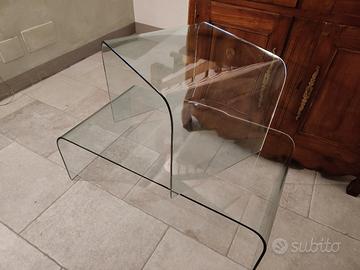 Due tavolini in vetro curvato di design 