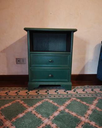 Comodino in legno di pino verde